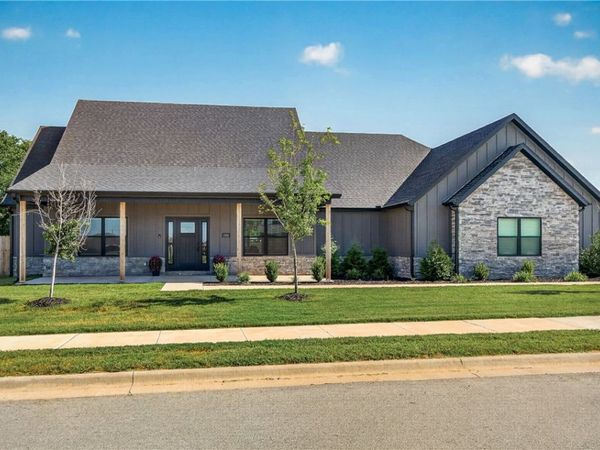 1900 Strong Avenue , Pea Ridge, AR 72751
