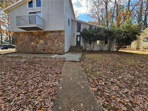 5085 Rock Glen Dr , Stone Mountain, GA 30088