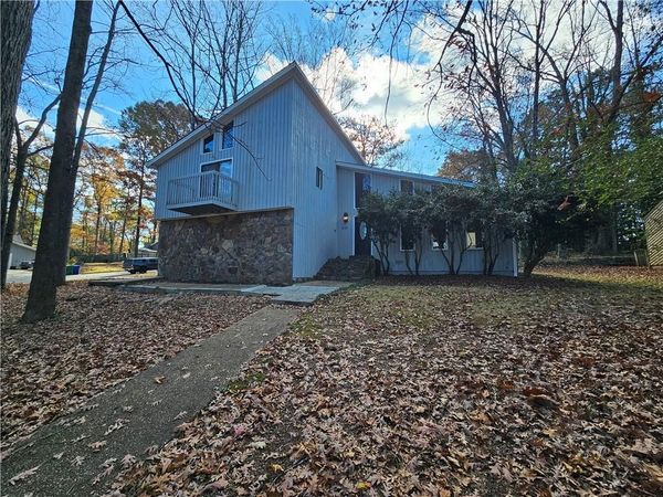 5085 Rock Glen Dr , Stone Mountain, GA 30088