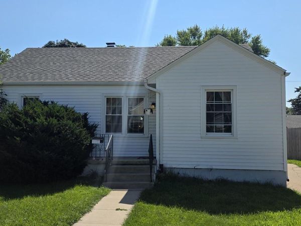 819 Park Place , Clinton, IA 52732