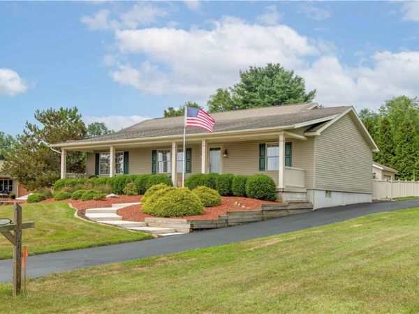 979 Latonka Dr, Mercer, PA 16137
