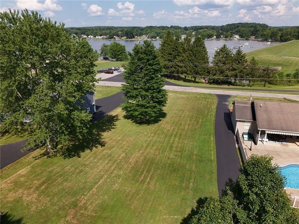 000 Latonka Dr, Mercer, PA 16137