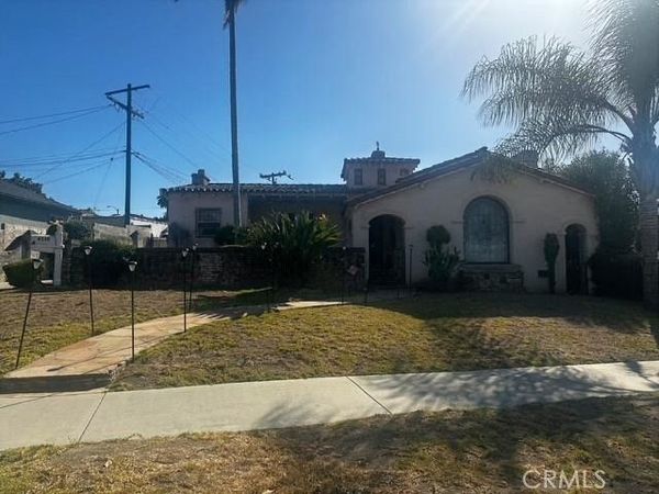 4349 S Victoria , Los Angeles, CA 90008