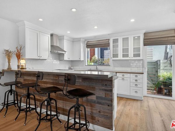 8611 Burton Way, Unit 4, Los Angeles, CA 90048