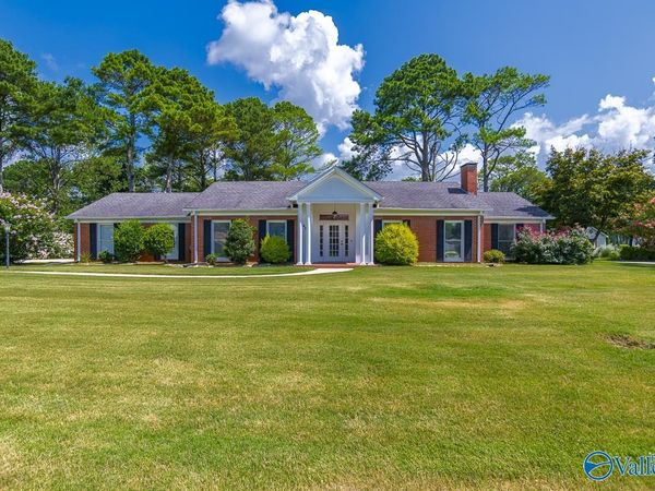 4540 Arrowhead Drive SE, Decatur, AL 35603
