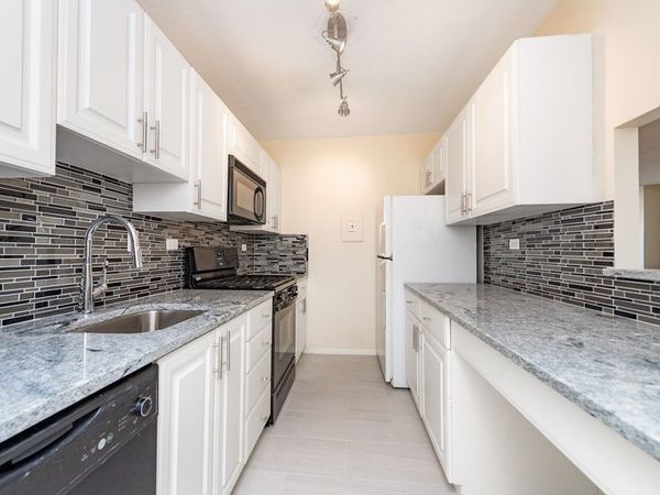 6 Whittier Place, Unit 9D, Boston, MA 02114