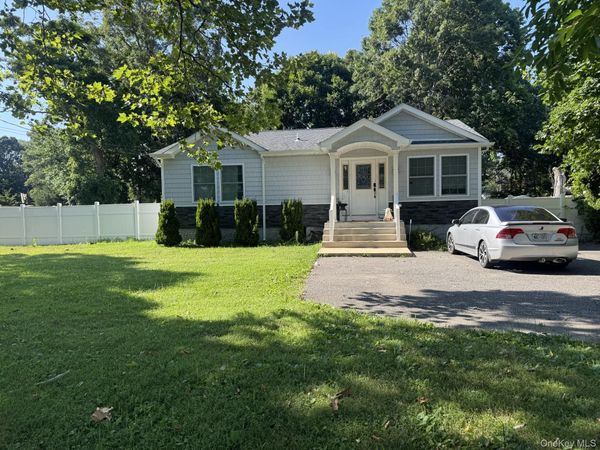 75 Gates Avenue , Central Islip, NY 11722