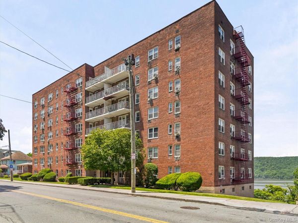679 warburton Avenue , Unit 2R, Yonkers, NY 10471