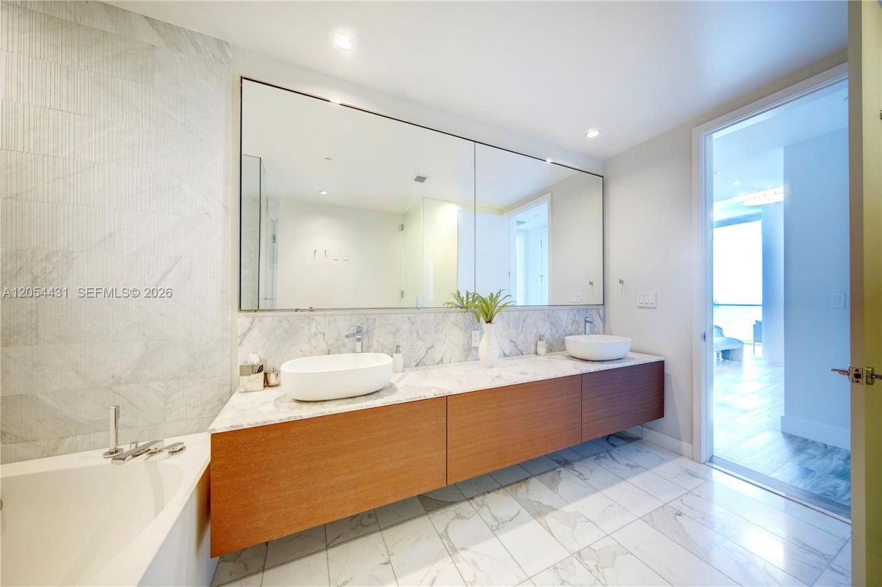 10203 Collins Ave, Unit 1502, Bal Harbour, FL 33154 Photo