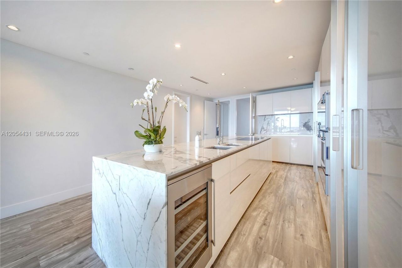 10203 Collins Ave, Unit 1502, Bal Harbour, FL 33154 Photo