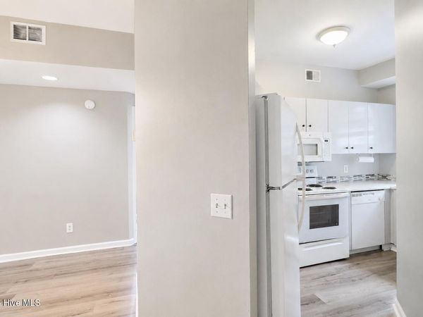 4230 Wilshire Boulevard, Unit Apt 306d, Wilmington, NC 28403