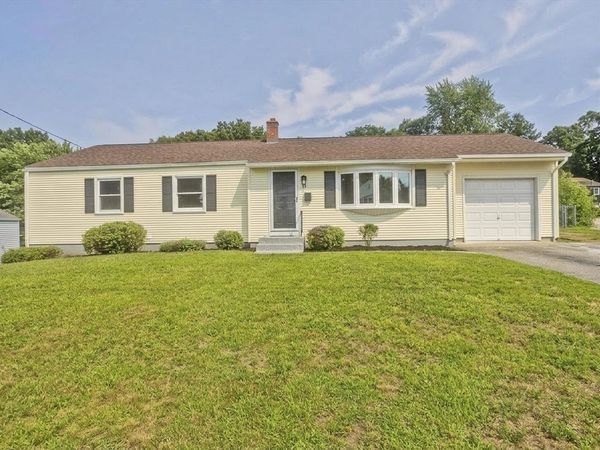 11 Mountainview St, Chicopee, MA 01020