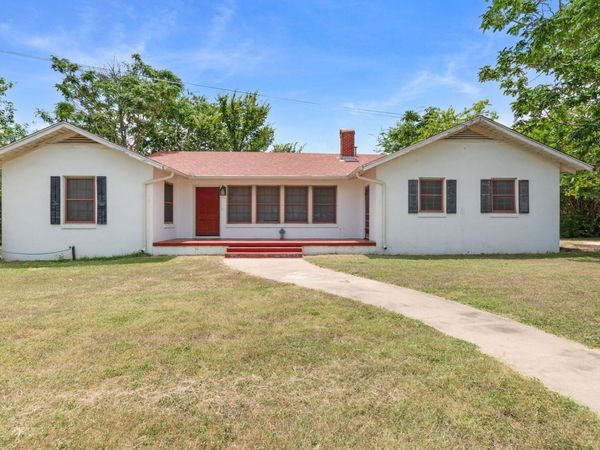 900 N Main ST, Burnet, TX 78611