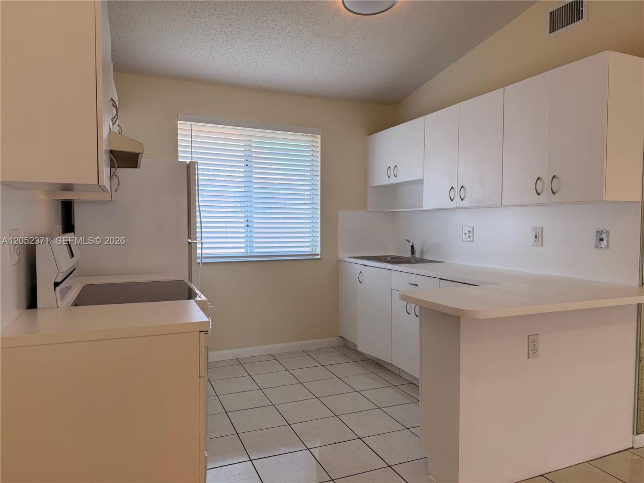 8019 Lake Dr, Unit 202, Doral, FL 33166 Photo