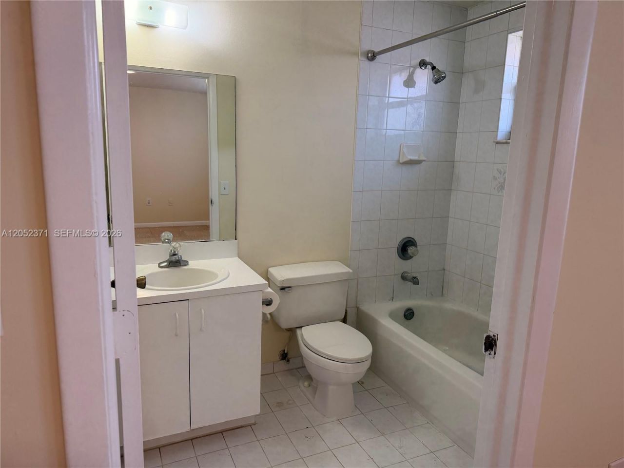 8019 Lake Dr, Unit 202, Doral, FL 33166 Photo