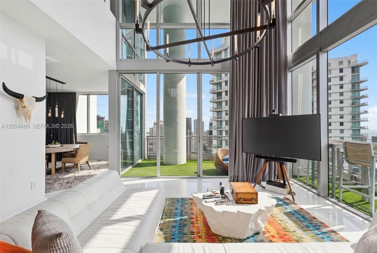 90 SW 3rd St, Unit PH-12, Miami, FL 33130 Photo