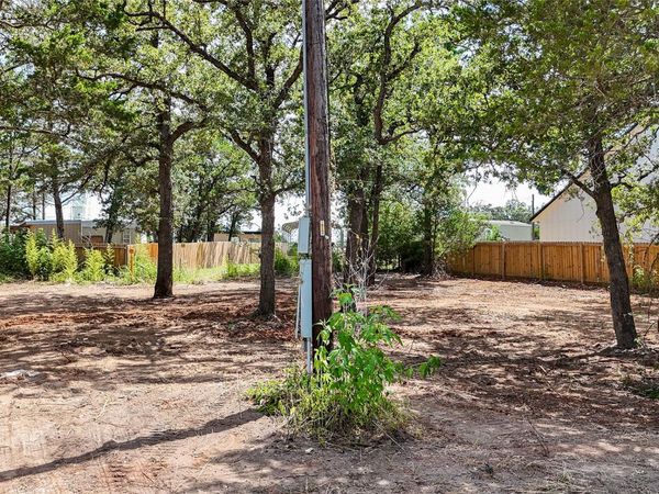 115 Eaglenest CT, Smithville, TX 78957