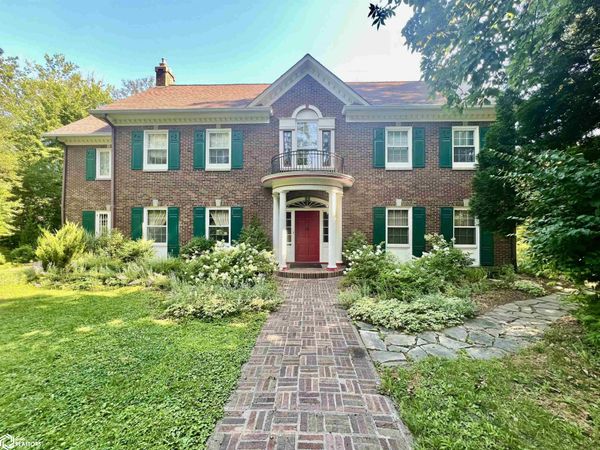 707 E Burlington Avenue, Fairfield, IA 52556
