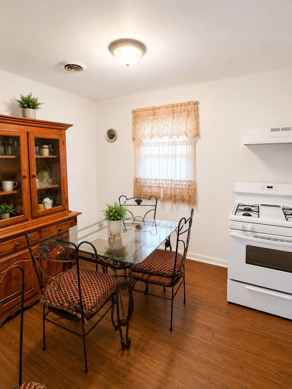 124 Emily Road Photo 5