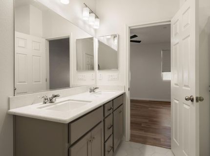 727 Crow Creek Cir, Galt, CA 95632 Photo
