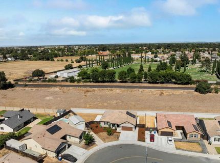 727 Crow Creek Cir, Galt, CA 95632 Photo