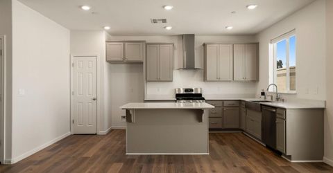 727 Crow Creek Cir, Galt, CA 95632 Photo