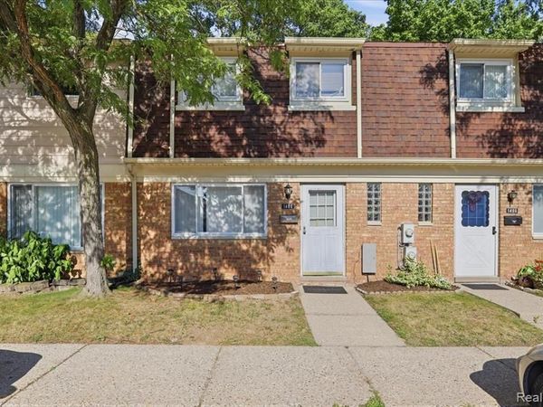 1408 Laurel Valley Drive , Waterford Twp, MI 48327