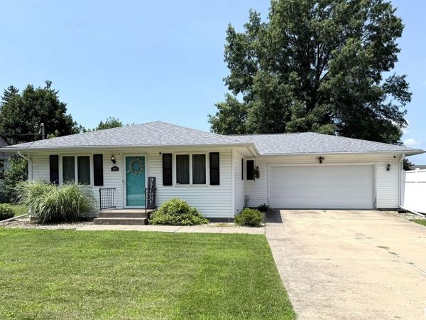 615 N DEPOT Street, Altona, IL 61414