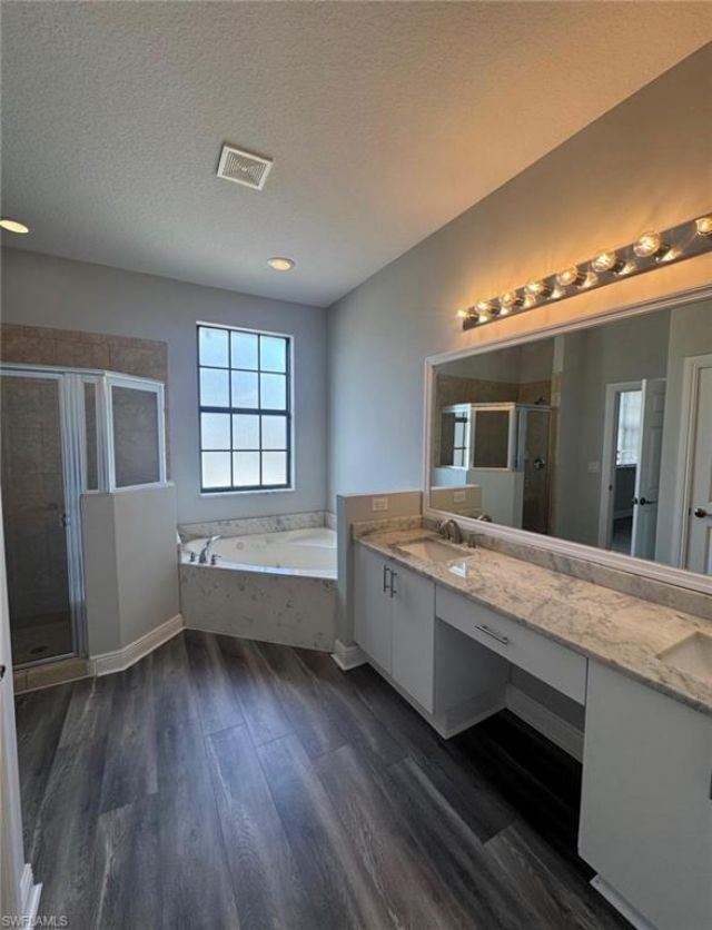 7614 Bristol Cir , Naples, FL 34120 Photo