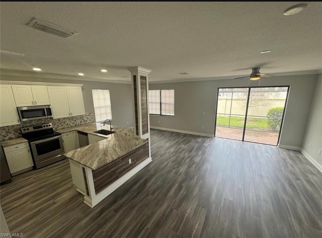 7614 Bristol Cir , Naples, FL 34120 Photo
