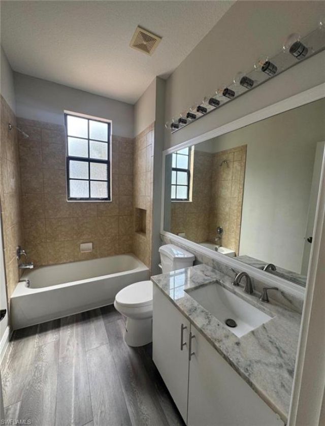 7614 Bristol Cir , Naples, FL 34120 Photo