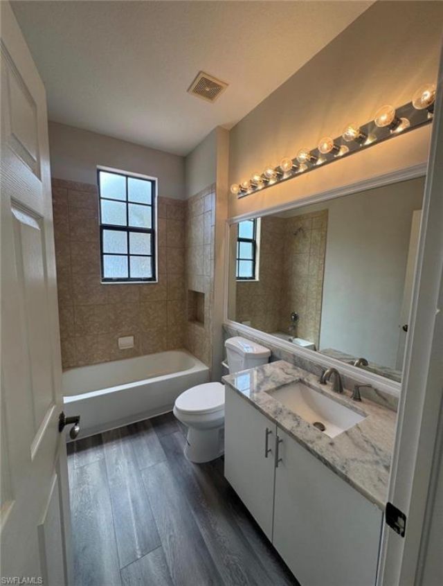 7614 Bristol Cir , Naples, FL 34120 Photo