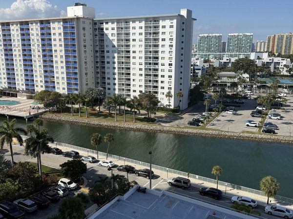 500 Bayview Dr , Unit 1031, Sunny Isles Beach, FL 33160