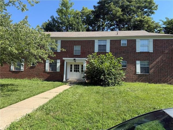 8616 Countryshire Lane, Kansas City, MO 64138