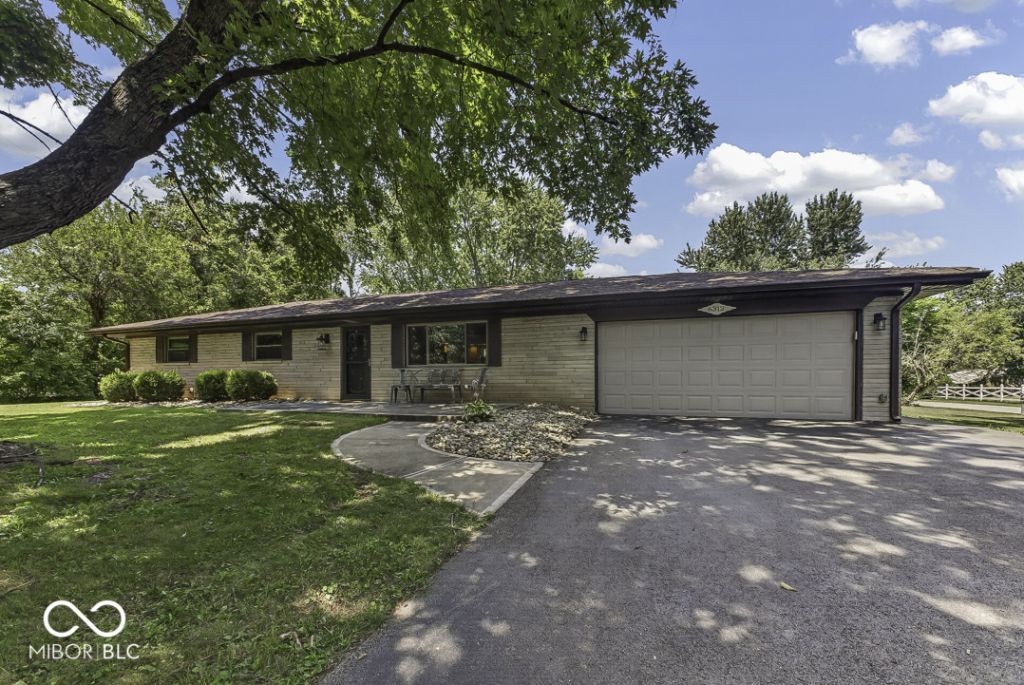 6312 E Roselyn Drive, Mooresville, IN 46158 Main Photo