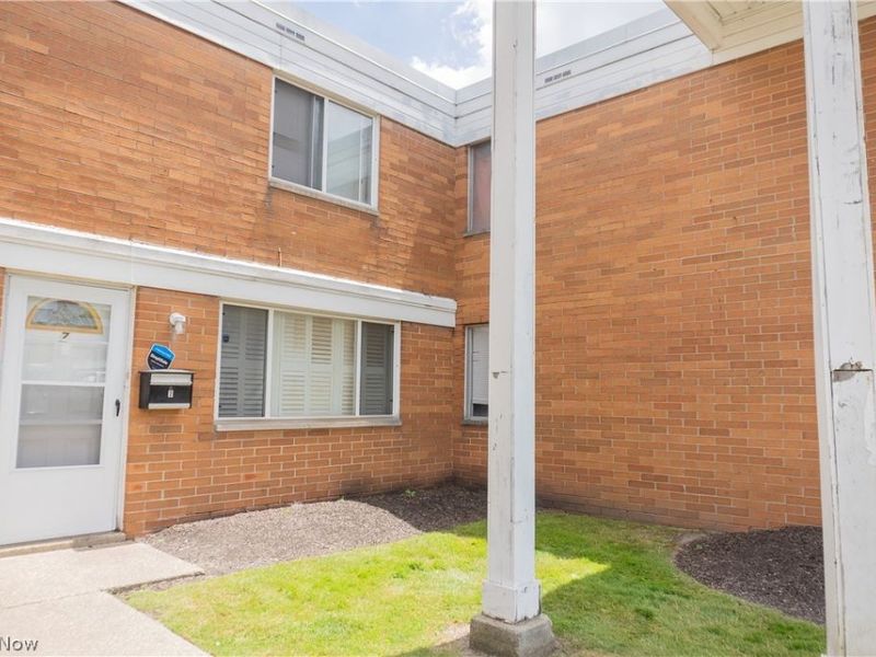 4510 Granada Boulevard, Unit 7, Warrensville Heights, OH 44128 Photo 1