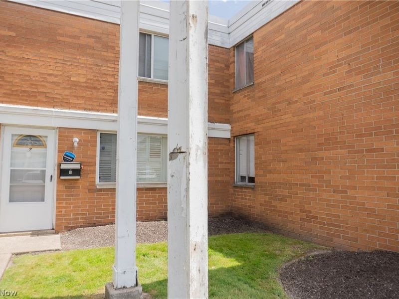4510 Granada Boulevard, Unit 7, Warrensville Heights, OH 44128 Photo 2
