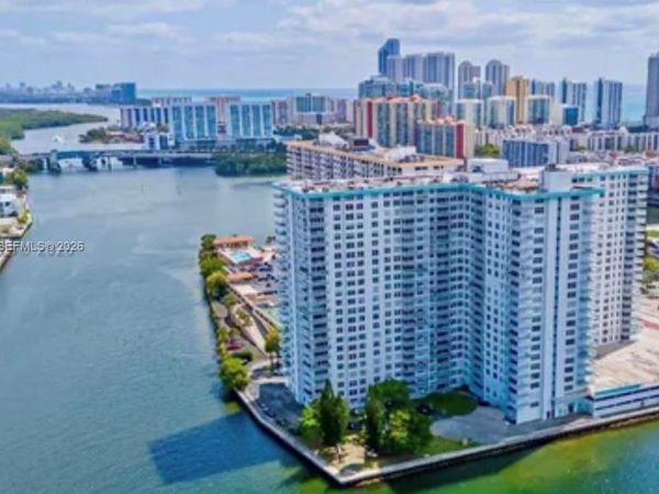 301 174th St , Unit 1208, Sunny Isles Beach, FL 33160