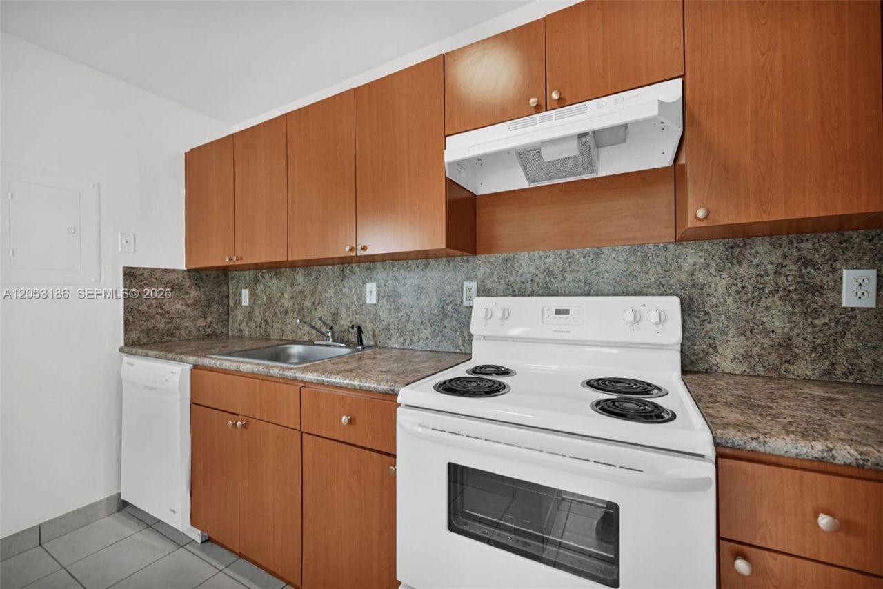 505 S Pine Island Rd , Unit B102, Plantation, FL 33324 Photo