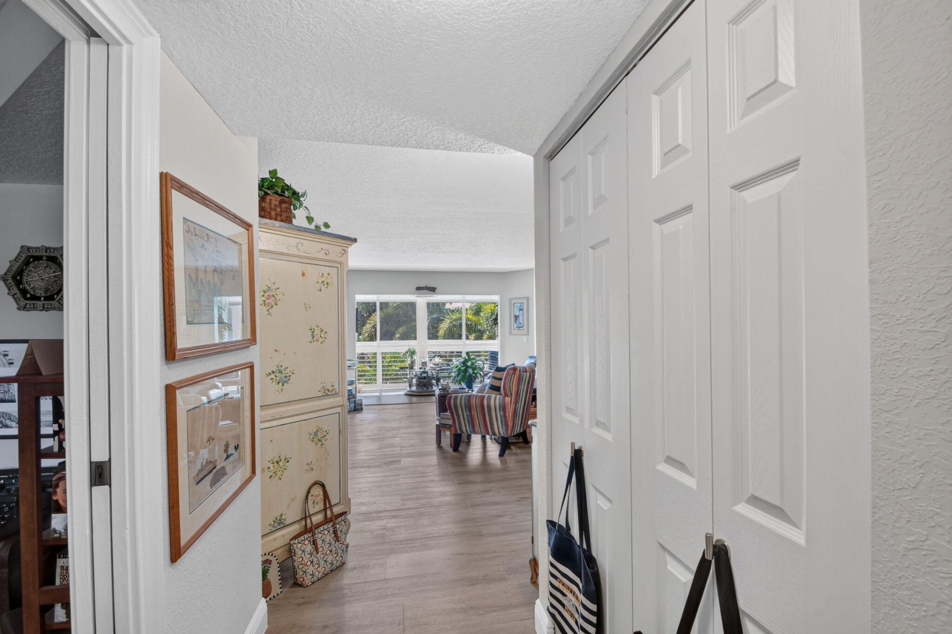 3590 Via Poinciana, Unit 311, Lake Worth, FL 33467 Photo