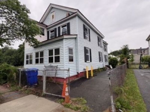118 Cedar St, Springfield, MA 01105