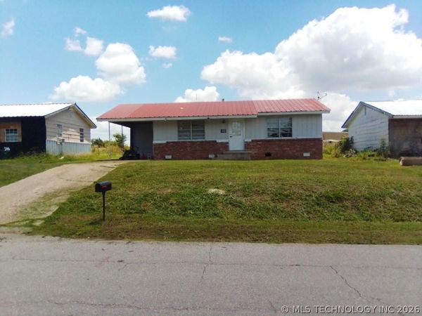 305 NE 8th , Waurika, OK 73573