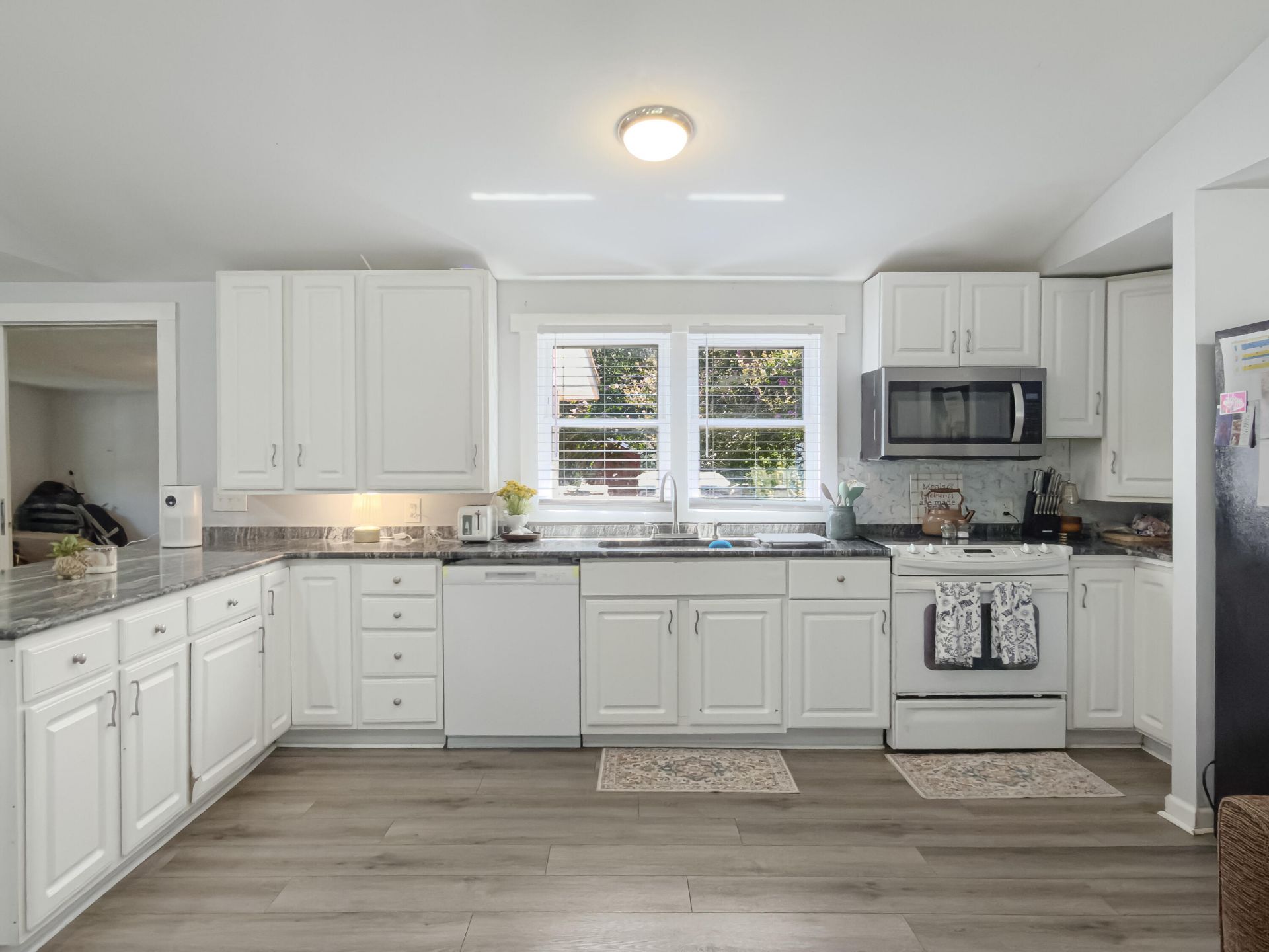 2571 Camden Road Photo 4