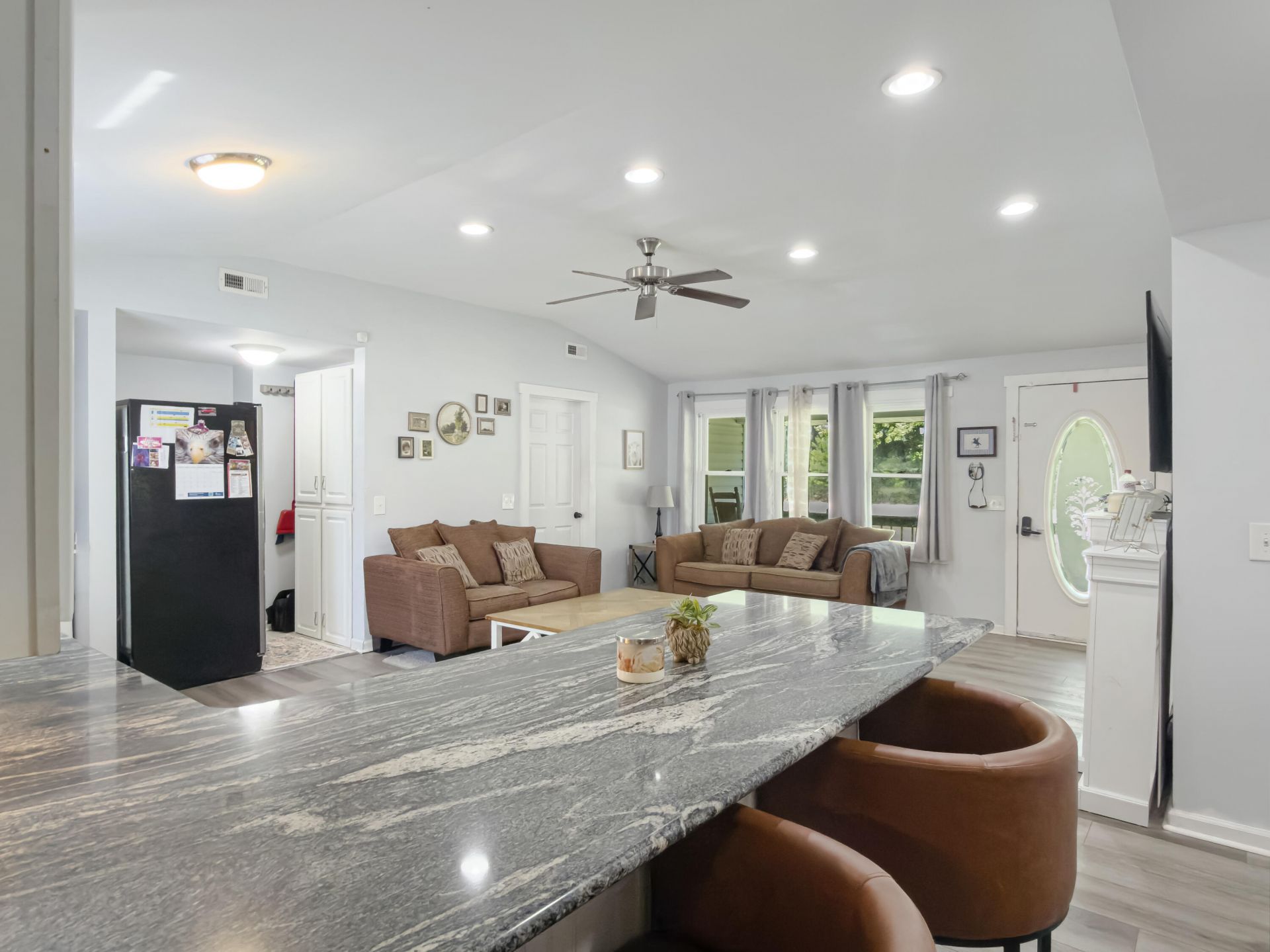 2571 Camden Road Photo 4