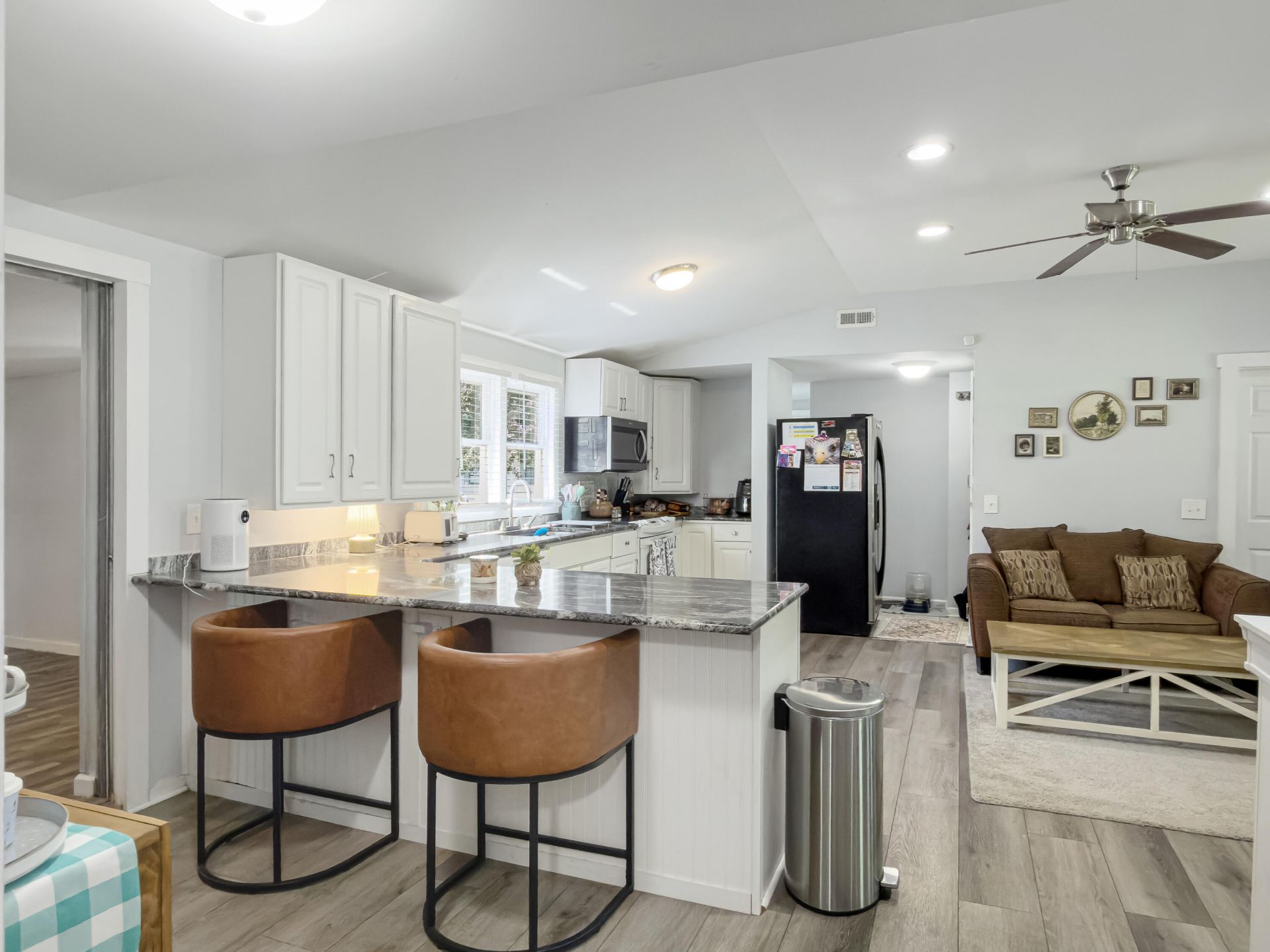 2571 Camden Road Photo 5