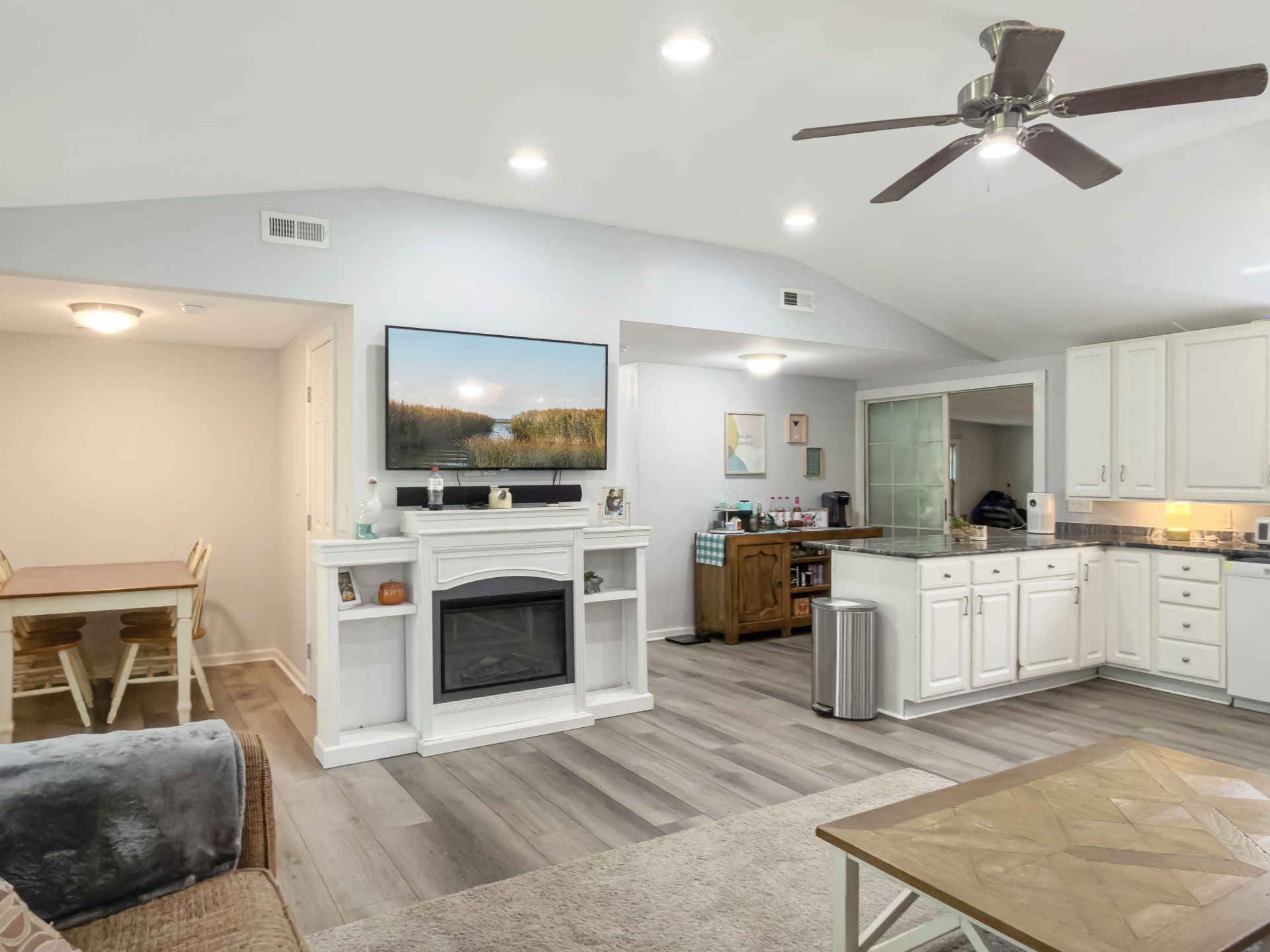 2571 Camden Road Photo 6