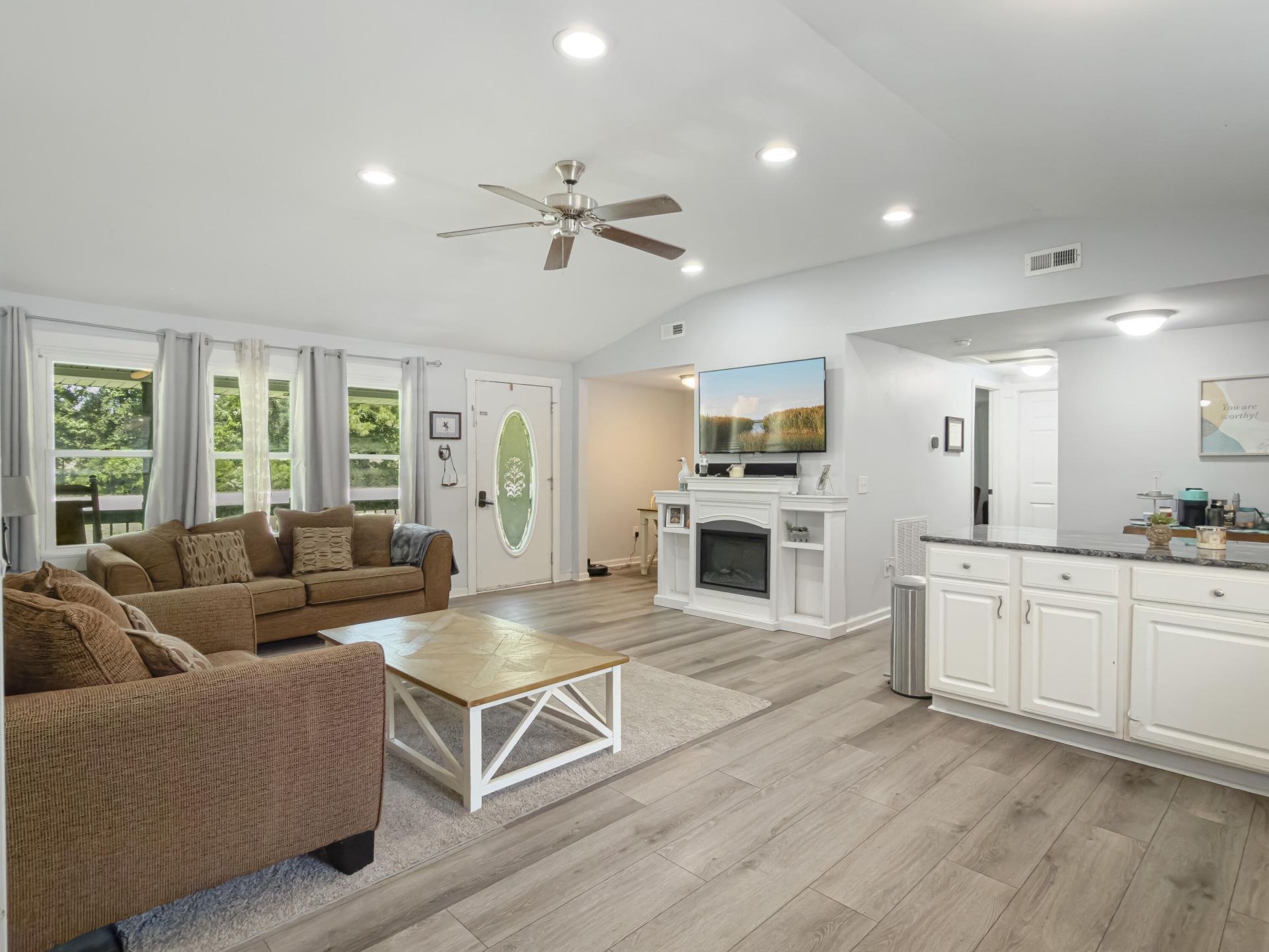 2571 Camden Road Photo 7