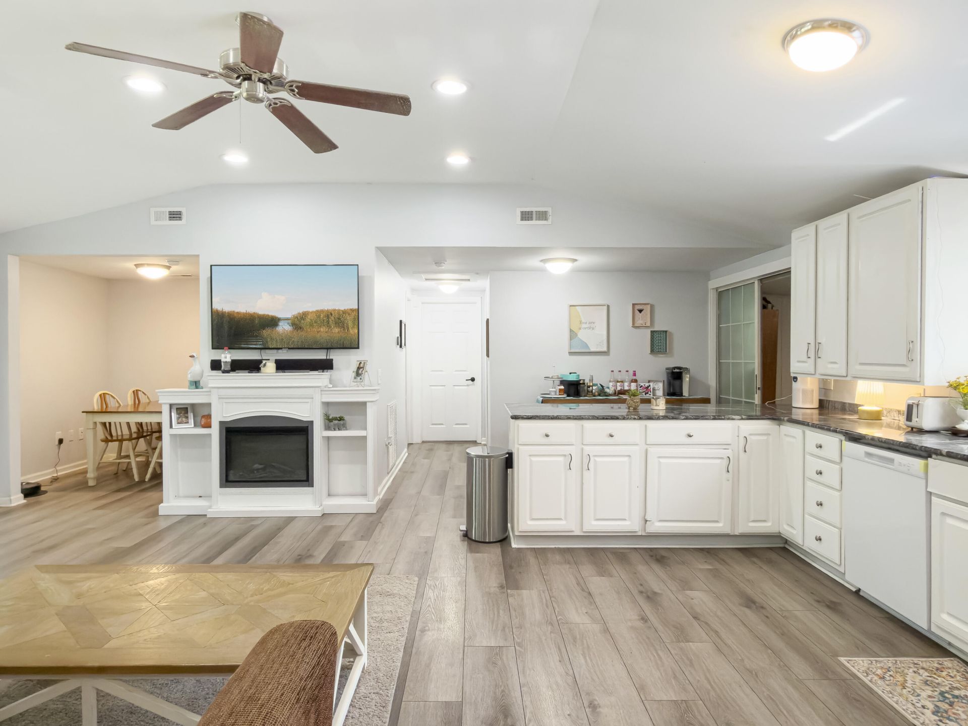 2571 Camden Road Photo 8