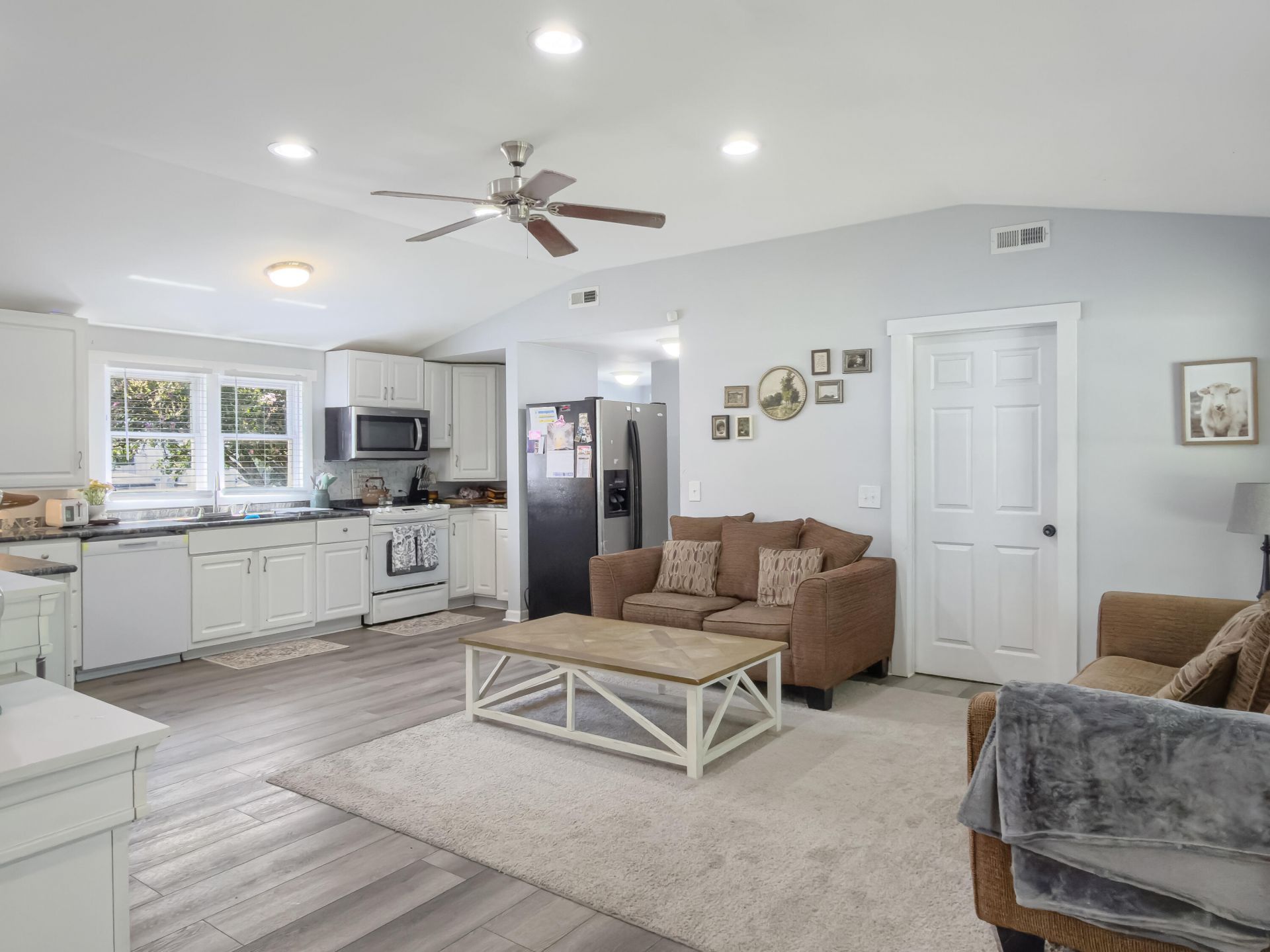 2571 Camden Road Photo 9