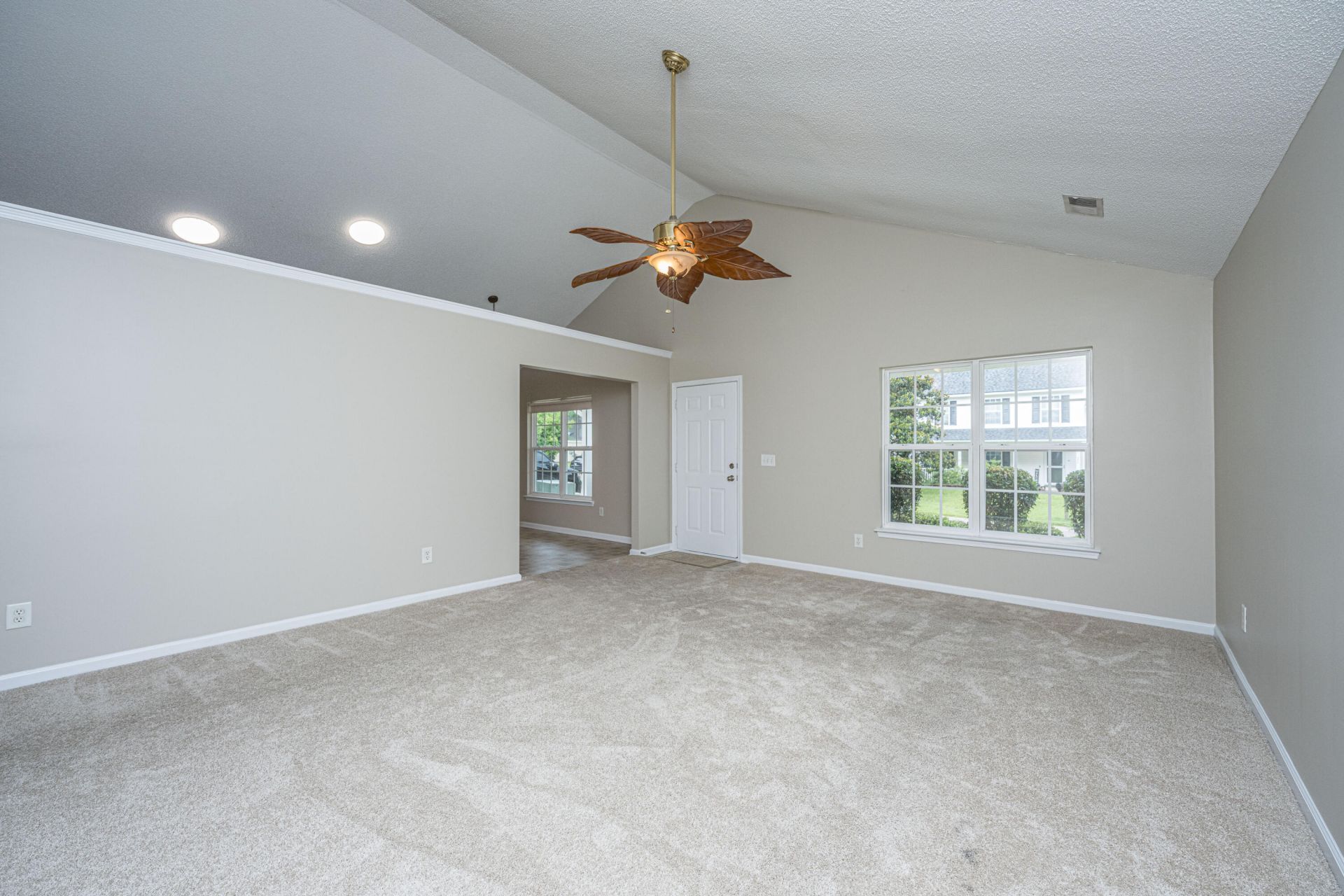 252 Trickle Drive Photo 4